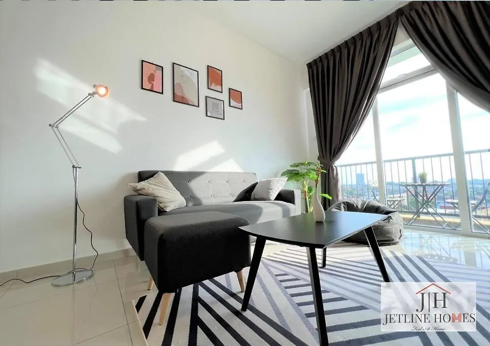 Melaka {Nova8 Suite} City-View/ 4Pax/ Wifi/Tv-Box